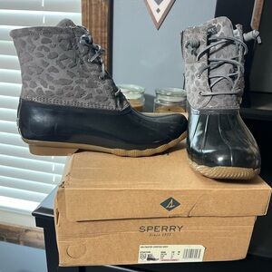 Women’s sperry boots